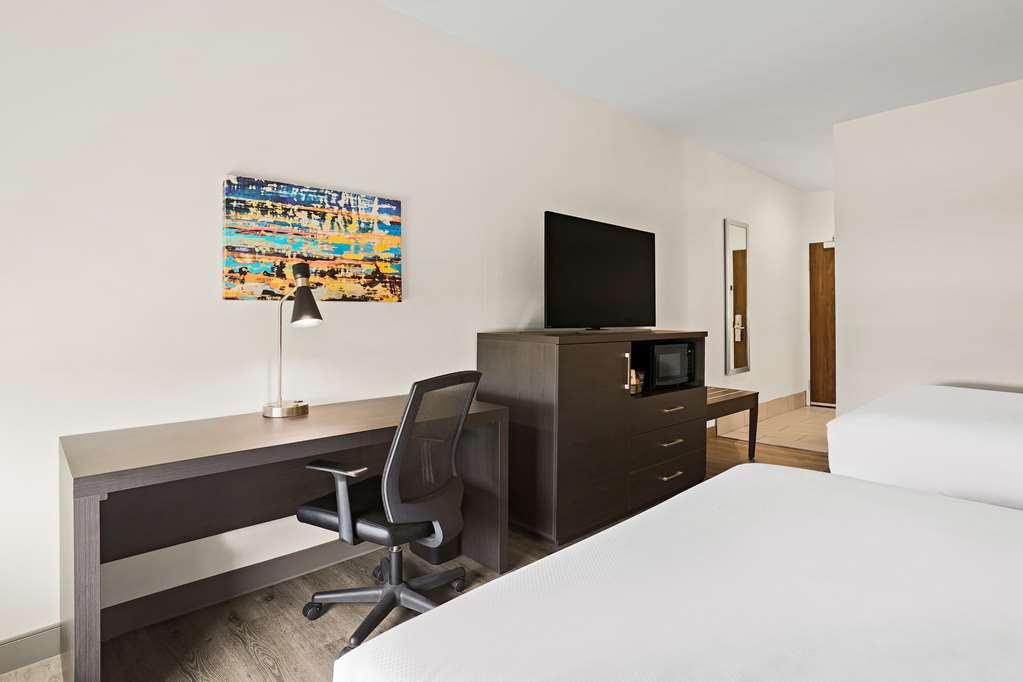 Best Western Iowa - Lake Charles East Room photo