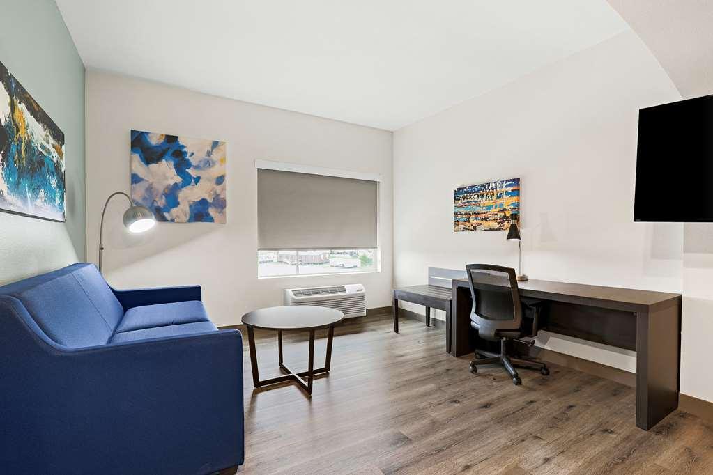 Best Western Iowa - Lake Charles East Room photo