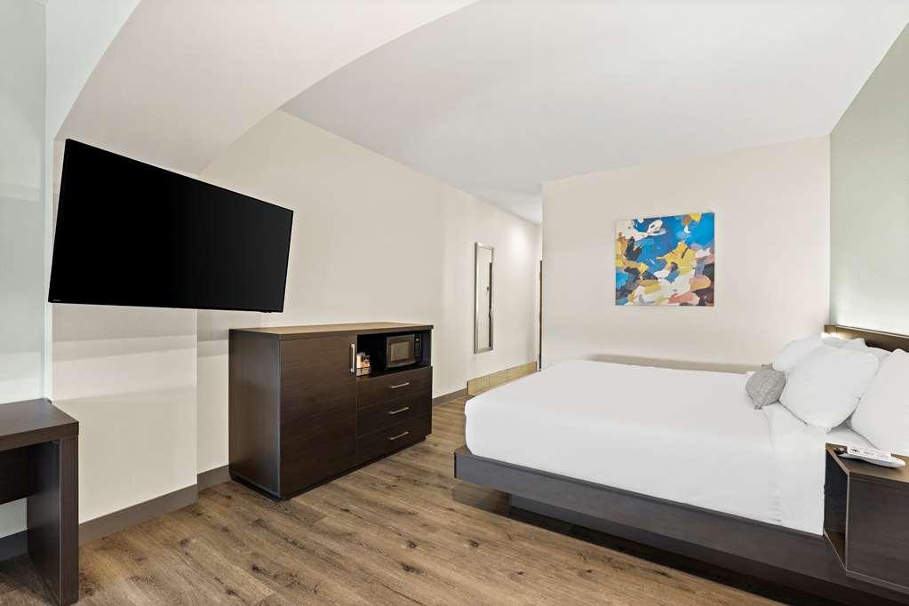 Best Western Iowa - Lake Charles East Room photo
